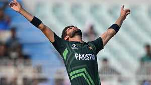 他多次逼迫 他多次逼迫